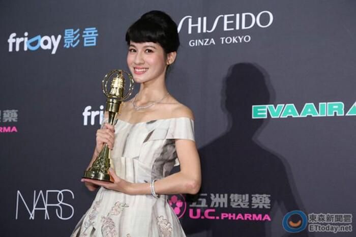 …vào tay nữ diễn viên Liên Du Hàm của A Touch of Green.