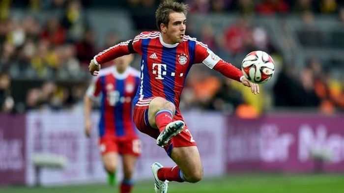 Philipp Lahm được HLV Pep Guardiola miêu tả là "Cầu thủ thông minh nhất thế giới", bởi anh có thể chơi tốt ở cả vị trí hậu vệ cánh lẫn tiền vệ trung tâm. Cựu đội trưởng tuyển Đức là nhân tố quan trọng giúp Bayern thống trị Bundesliga trong ba mùa giải liên tiếp từ năm 2013 đến 2016.