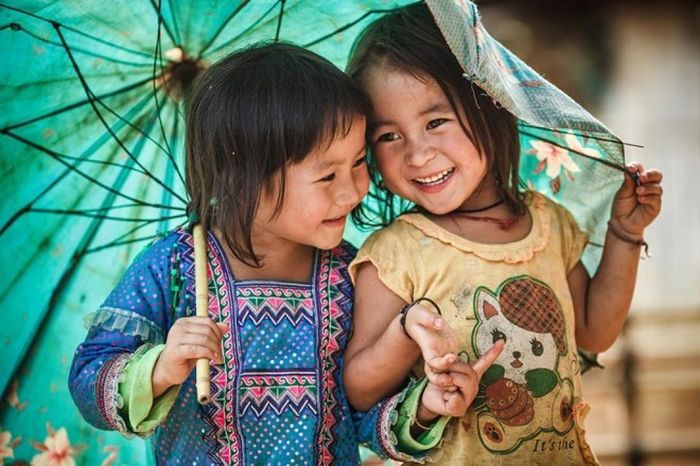 Hai bé gái người đồng bào dân tộc thiểu số ở Lào Cai. Ảnh: Mytour.