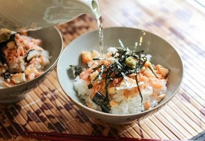 Thêm một điều đặc biệt nữa về món cơm sáng của người dân nơi đây đó là họ có thói quen chan trà vào cơm để thưởng thức vào mùa lạnh