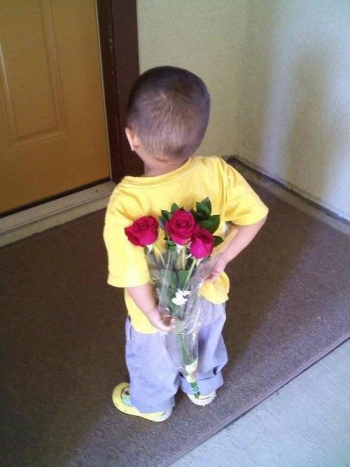 Mang hoa đi tỏ tình theo phong cách rất... người lớn. Ảnh: Brightside.