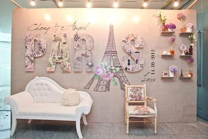 Backdrop chụp hình ấn tượng với một góc cafe tại Paris