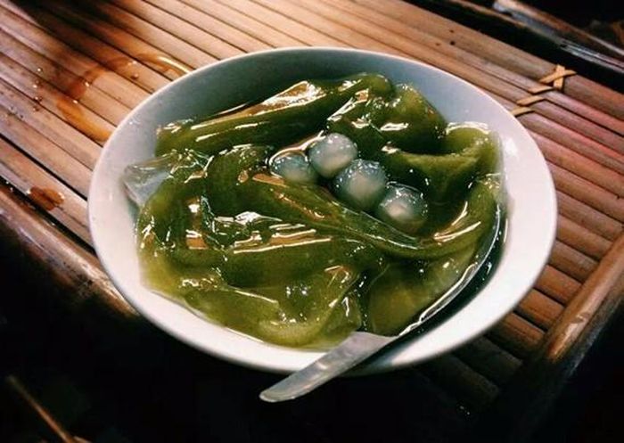  Thạch xanh chữa bệnh: Thạch xanh thường được làm từ lá găng, lá tiết dê.