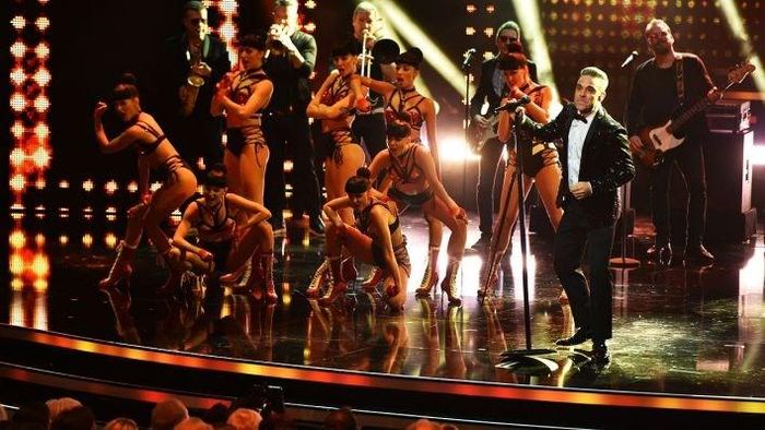  Danh ca Robbie Williams biểu diễn trong đêm trao giải. Bambi hiện là giải thưởng truyền thông lâu đời nhất của Đức.(Nguồn: rbb-online.de) 