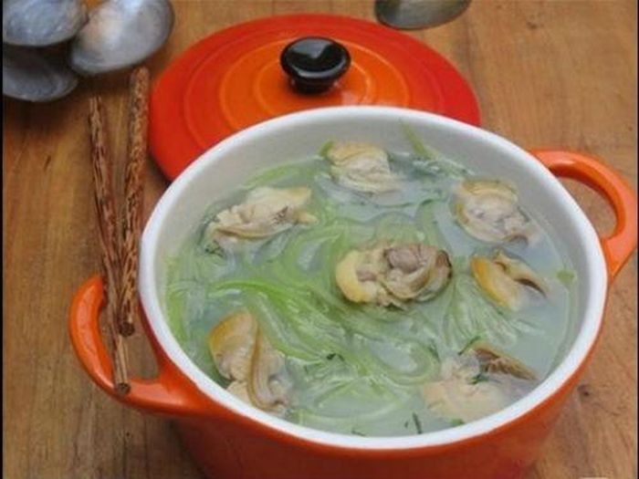 Ngoài ra, nấu riêu, thịt trai còn có thể nấu canh cùng rau mùng tơi, bầu, rau ngót....Ảnh: Youtube.