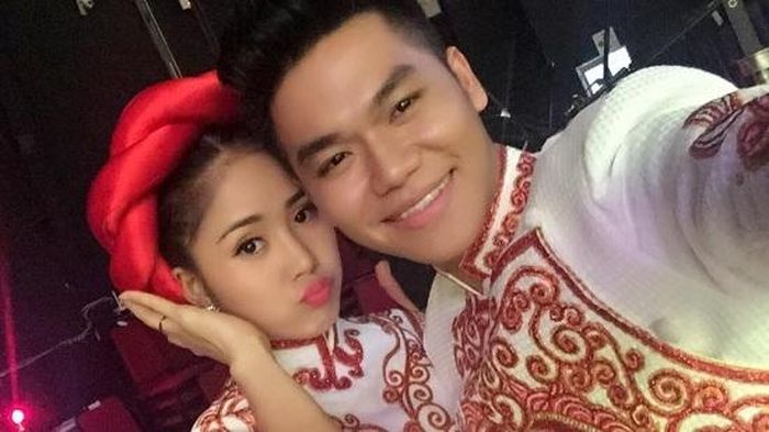 Lê Phương tình tứ chụp ảnh bên bạn trai kém 7 tuổi trong thiết kế áo dài nền nã. Cặp đôi thường xuyên đăng ảnh bên nhau trên trang cá nhân khiến mọi người vô cùng tò mò. Cách đây không lâu, Lê Phương chính thức công khai bạn trai mới sau khi chia tay Quách Ngọc Ngoan. Hiện tại, cô rất hạnh phúc bên bạn trai mới và họ thường tham gia cùng nhau tại các sự kiện cũng như cùng nhau tham gia đóng phim chung.