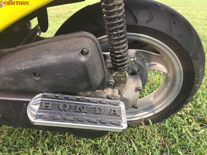 "Trái tim" của Topic Pro là khối động cơ 1 xi-lanh 2 kỳ với dung tích thực 49 cc, hành trình xi-lanh 39,3 mm, đường kính trái piston 40 mm và làm mát bằng gió. Động cơ này có công suất tối đa 5,5 mã lực và mô-men xoắn cực đại 6,27 mã lực.