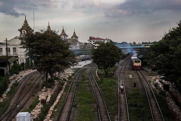 Tuy nhiên, Bộ Đường sắt Myanmar đang có ý định quy hoạch lại nhà ga này và những người dân đang cư ngụ trong nhà ga có thể sẽ phải rời khỏi đó.