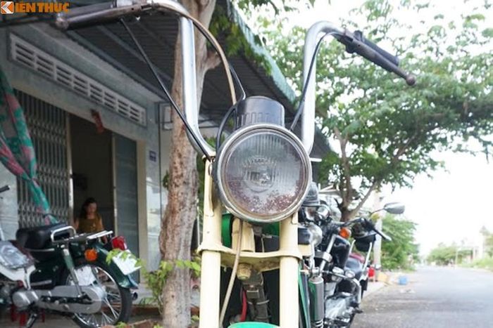 Những chiếc xe máy đạp Babetta rất được ưa chuộng ở Việt Nam những năm 80 của thế kỷ trước, ở thời điểm đó chỉ những gia đình khá giả hoặc có người nhà đi xuất khẩu lao động ở Tiệp Khắc thì mới có thể mua được loại xe máy "đình đám" này.