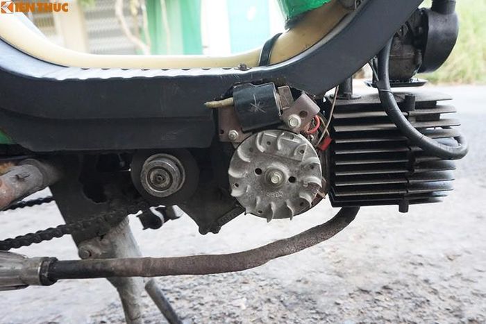 Bên cạnh đó, sự xuất hiện của nhiều dòng xe máy mới nhiều tính năng hơn, chất lượng cao hơn như Dream hay Cub 82 đã khiến Babetta không còn phù hợp với. Thế nên, trên đường phố Việt cuối những năm 90, số lượng Babetta lưu thông trên đường giảm mạnh, sau đó bị cấm lưu hành tại một số thành phố lớn do ô nhiễm.