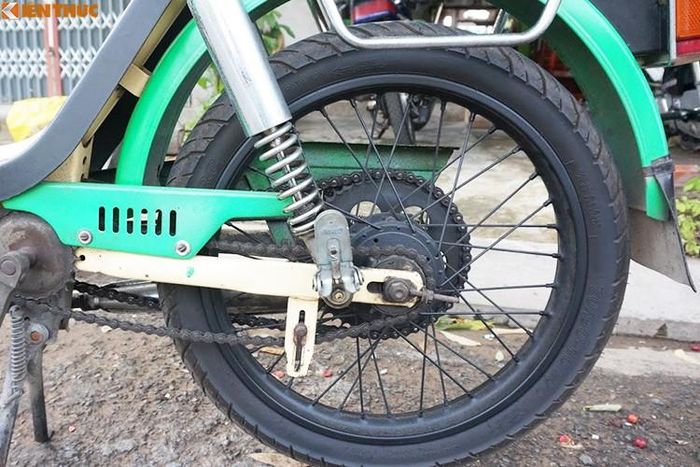 Trong các "huyền thoại" hai bánh ở Việt Nam, xe máy Babetta là dòng xe nhanh tã nhất. Bên cạnh ưu điểm lớn là quý tộc, xe sở hữu cả tá rắc rối. Xe hỏng vặt là "chuyện thường ngày" - tuy nhiên những lỗi lặt vặt của xe cũng khá dễ dàng sửa chữa.