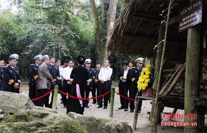 Cũng tại nơi đây, ngày 4/6/1945, Bác Hồ đã triệu tập Hội nghị cán bộ để chuẩn bị thành lập “Khu giải phóng, Quân giải phóng”, tiến tới Quốc dân Đại hội, Tổng khởi nghĩa.