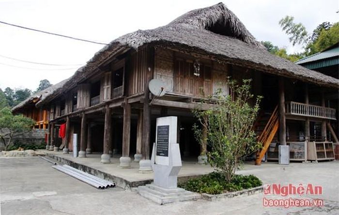 Nhà ông Hoàng Trung Dân, nơi đồng chí Võ Nguyên Giáp đã ở và làm việc từ cuối tháng 5 đến tháng 8/1945, cũng là nơi đánh máy bản Quân lệnh số 1 của Ủy ban khởi nghĩa toàn quốc (tức lệnh Tổng khởi nghĩa giành chính quyền trong cả nước 8/1945).