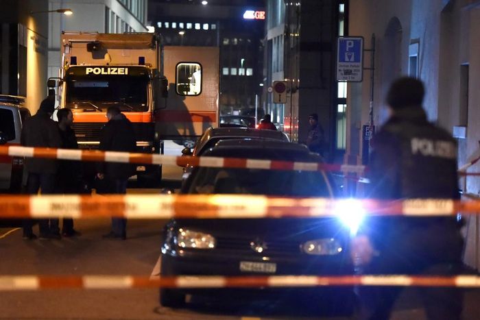 Cùng ngày 19/12, một người đàn ông đã xông vào thánh đường Hồi giáo tại thành phố Zurich (Thụy Sĩ), xả súng vào những người đang cầu nguyện và làm bị thương nặng 3 người. Ảnh: Reuters.