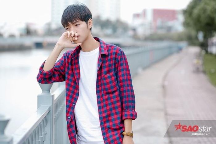 Ngoài khả năng sáng tác thơ họa, anh chàng còn có thể chơi các nhạc cụ như piano, guitar, đàn tỳ bà, đàn kìm, guitar bass, đàn đoản, đàn tứ, đàn đá, trống dân tộc và các nhạc cụ dân tộc khác…