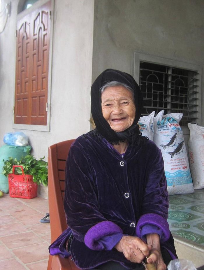 Cụ Xuân cho hay, gia đình trồng trầu không từ lâu, mấy năm gần đây mới mở rộng để “xuất ngoại” 