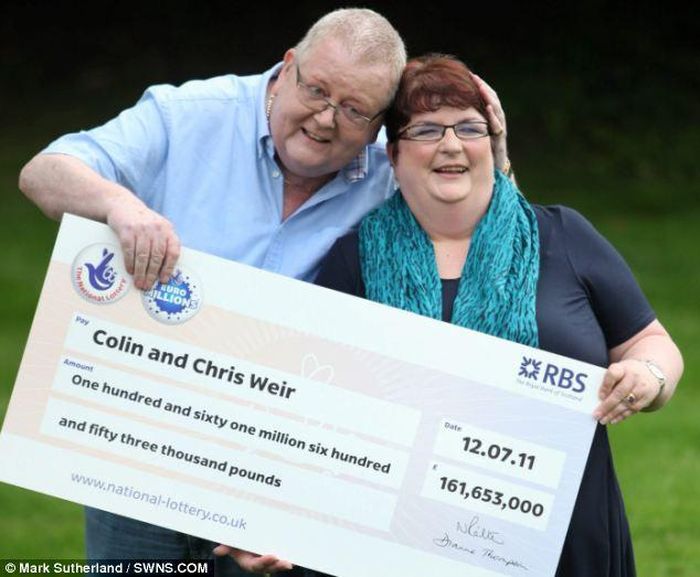 Người chơi may mắn nhận giải thưởng ky lục của Euromillions. Ảnh: Daily Mail.