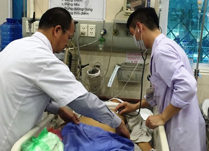 Cấp cứu sốc phản vệ tại bệnh viện Bạch Mai