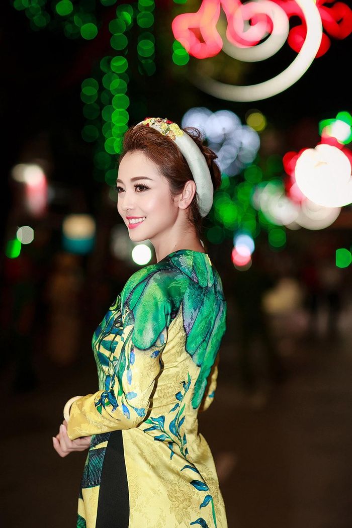 Kể từ sau khi tham gia chương trình Bước Nhảy Hoàn Vũ và giành được giải đồng, Jennifer Phạm quay trở lại với công việc và rất đắt show làm MC.