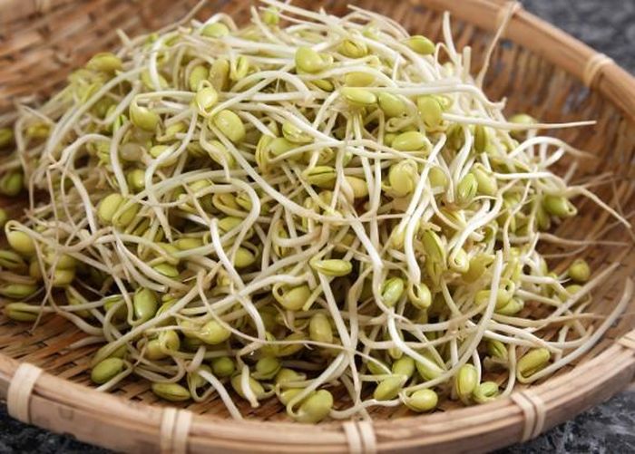 Loại thực phẩm có thể ăn sống hoặc cho vào các món ăn nóng như bánh xèo, bún bò Nam Bộ, hủ tiếu…