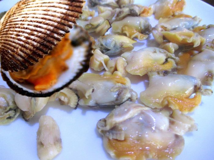 Trong y học cổ truyền, sò lông được dùng với tên thuốc là mao kham với dược liệu là thịt sò và vỏ sò.