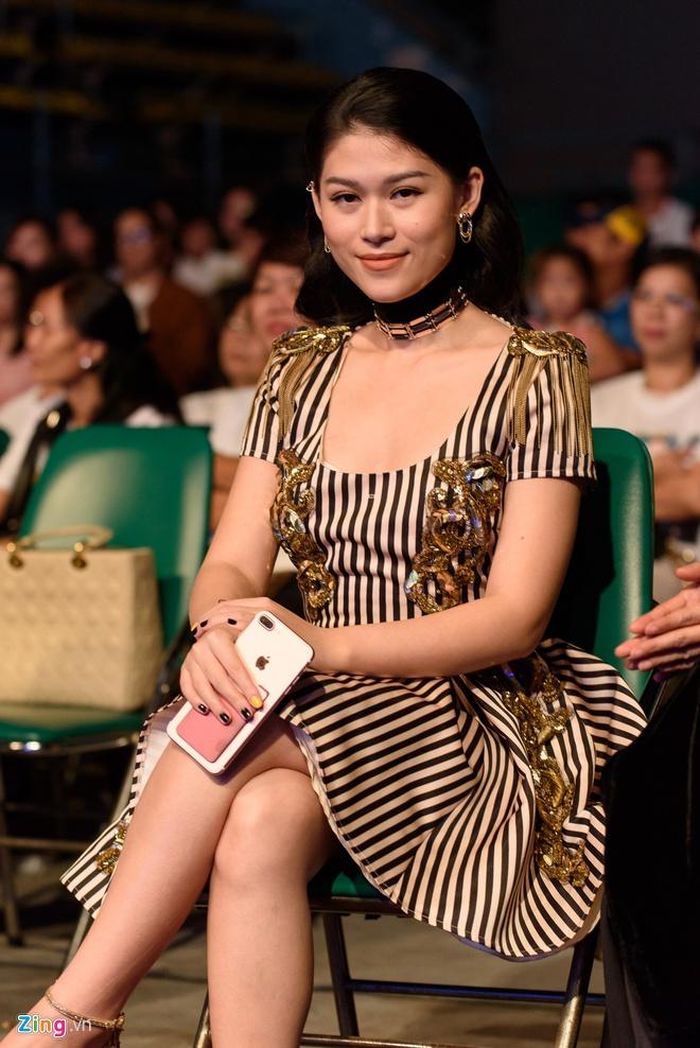 Ngọc Thanh Tâm cũng là một khách mời trong MV. Cháu nuôi của Đàm Vĩnh Hưng thể hiện những pha hành động ấn tượng.