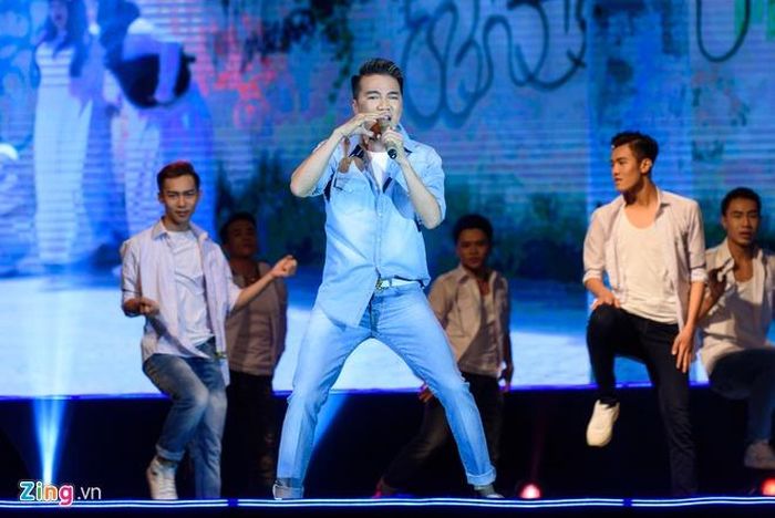 Trong họp báo, Mr. Đàm không chỉ thể hiện ca khúc Vì anh là soái ca mà còn gửi tặng khán giả 6 tiết mục hoành tráng nhất của Diamond Show như liên khúc Đừng lừa dối – Colazon De Melao, liên khúc Ảo ảnh – Yêu nhau đi, Mãi mãi bên em, Đừng tìm lại, Những buổi chiều vàng.