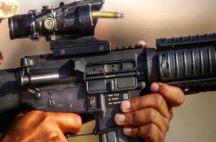 M16A4 có trọng lượng rỗng khoảng 3.4kg và khi nạp đạn là hơn 4kg, nó có chiều dài tối đa 1.000mm với nòng súng dài 508mm. Nhằm đáp ứng yêu cầu của chiến tranh hiện đại thiết kế của M16A4 cũng được thay đổi rõ nét với việc loại bỏ quai thanh ngắm cơ khí thay vào đó là hệ thống thanh rail chạy dọc thân súng và kể cả ốp nòng. Nguồn ảnh: thetruthaboutguns.com.