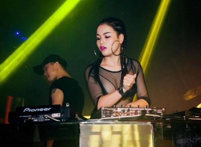 Theo chia sẻ của Thảo Nguyên, trong năm 2017 tới cô sẽ tiếp tục những hoạt động nghệ thuật của mình và tiếp đó là lên xe hoa về nhà chồng cũng trong năm nay.
