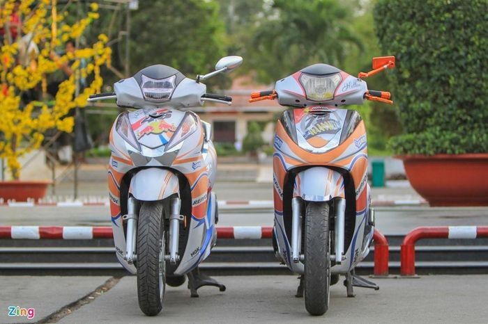  Hai chiếc xe được độ theo phong cách đồng nhất với bộ tem màu vàng với chủ đề đón năm mới. 