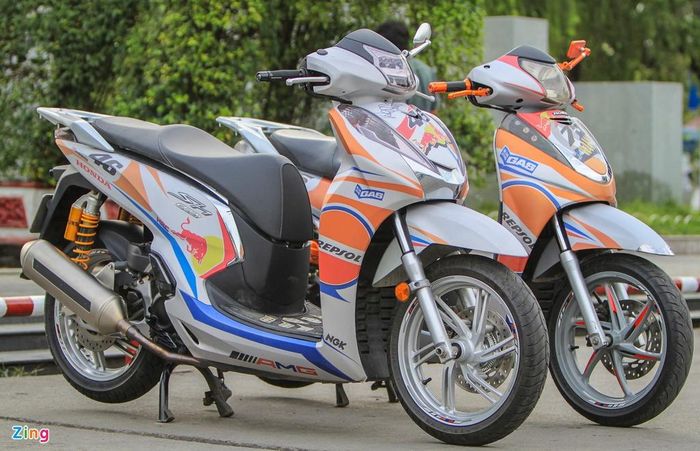 Toàn thân xe được khoác lớp wrap nhôm xước phong cách "bò húc" bởi xưởng H2 Decal. 