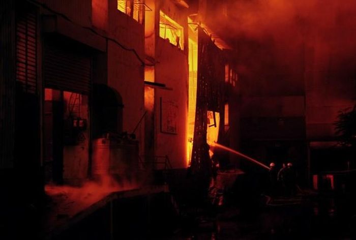 Năm 1993, một vụ cháy kinh hoàng xảy ra ở nhà máy đồ chơi tại Thái Lan. Đây được coi là vụ cháy tồi tệ nhất trong lịch sử các ngành công nghiệp. Ba tòa nhà bị thiêu rụi cùng với 188 người bị thiệt mạng. Thêm vào đó, 486 người khác bị thương.