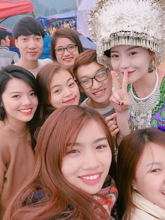Vẻ đẹp của những cô gái miền sơn cước luôn làm say lòng người, đặc biệt là những du khách khi có dịp được đặt chân tới vùng Tây Bắc. Họ thường được ví như những "bông hoa của đất trời" bởi nhan sắc mộc mạc nhưng không kém phần trong sáng và thanh khiết.