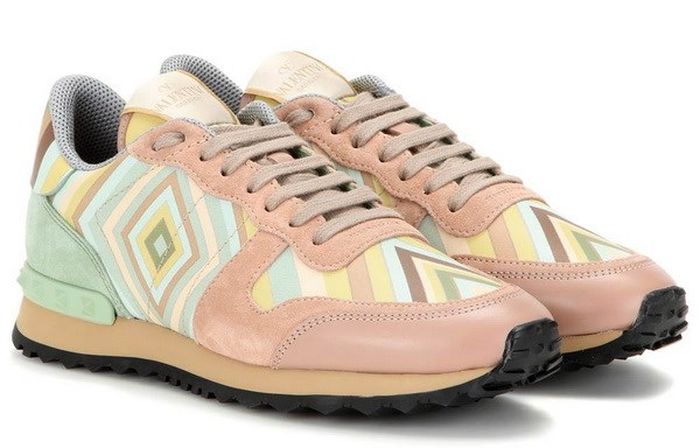 Những mẫu giày sneakers Rockrunner của Valentino dành cho nữ.