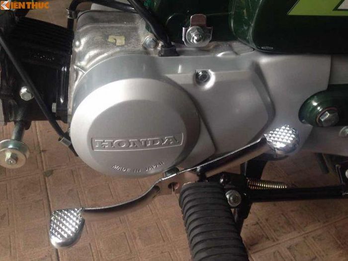 So với các thế hệ trước, Honda Super Cub 70 vẫn giữ nguyên kết cấu động cơ SOHC 1 xi-lanh làm mát bằng gió truyền thống, nhưng có dung tích nâng lên thành 71,8 cc.