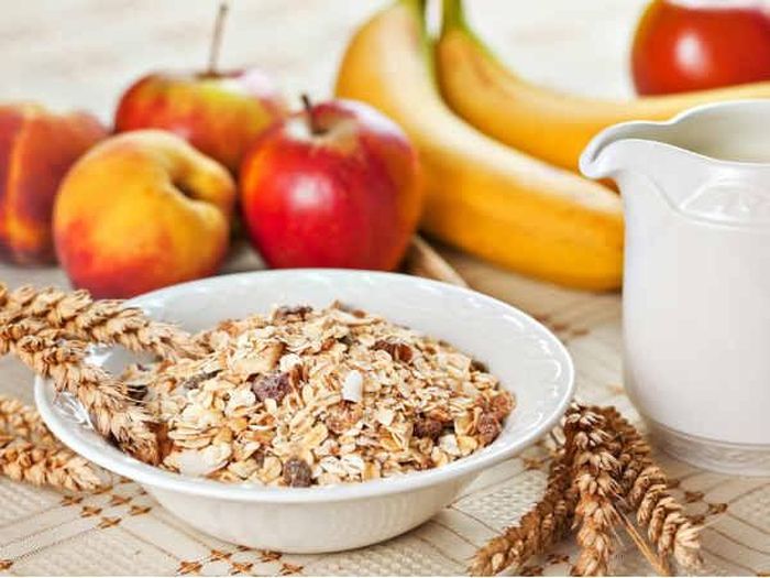 Yến mạch. Là chất xơ hòa tan, yến mạch giúp làm chắc bụng và hồi phục hệ tiêu hóa khi trị tiêu chảy.