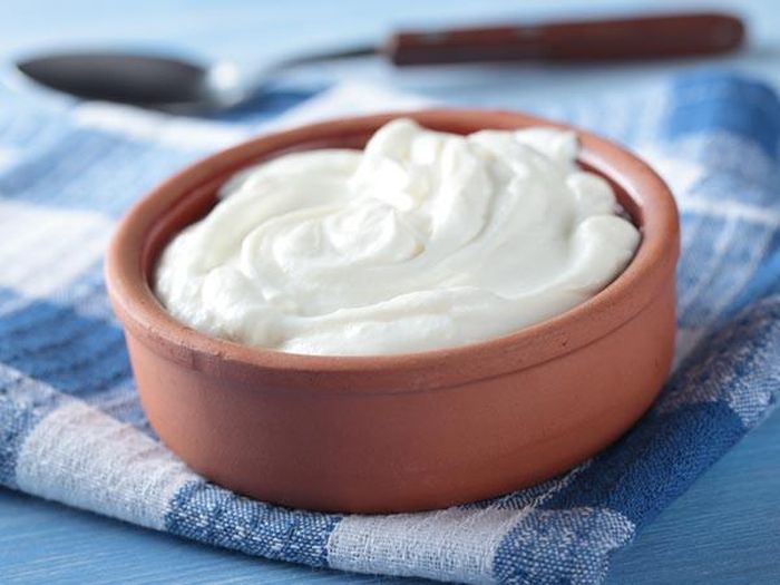 Thực phẩm chứa Probiotic rất tốt trong việc ngăn ngừa và trị tiêu chảy. Sữa chua chứa nhiều probiotics giúp cung cấp các vi khuẩn tốt cho cơ thể, giúp chống lại nhiễm trùng, trị tiêu chảy hiệu quả.