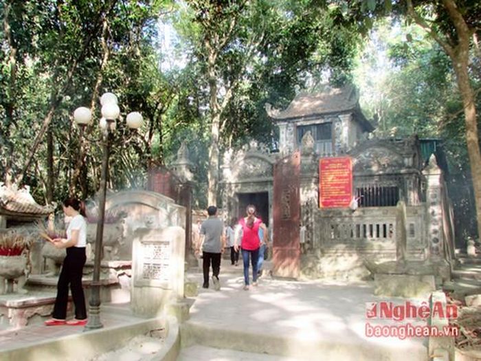 Di tích văn hóa lịch sử đền Đức Hoàng – một trong những điểm đến về văn hóa tâm linh. Ảnh tư liệu