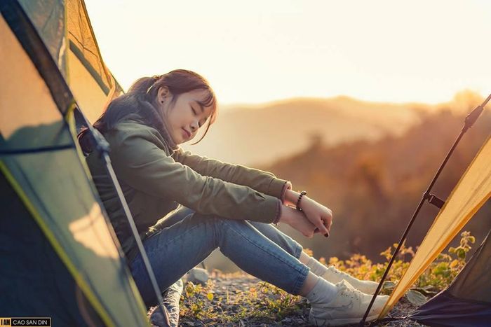 Mường Lống là địa điểm phượt còn khá mới mẻ, nhưng khi tới đây bạn sẽ yêu những người dân hiền lành, thân thiện và cảnh quan thiên nhiên tuyệt đẹp. Địa hình vùng núi cao ở đây đa dạng, là địa điểm khá lý tưởng cho nhiều bạn muốn tham quan, dã ngoại ngoài trời như leo núi, cắm trại hay trekking vào các bản làng.