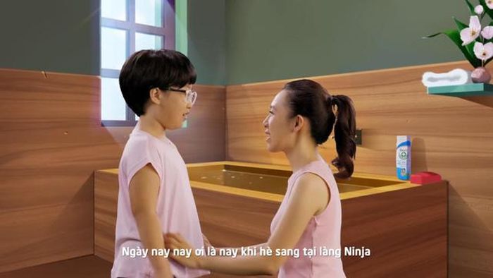 Mẹ và bé trong những giờ tắm vừa vui vẻ vừa bổ ích