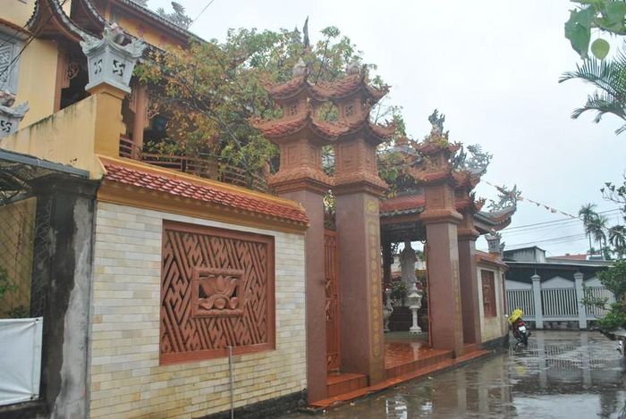 Chùa Phổ Quang nằm tĩnh lặng trong một con hẻm nhỏ. 