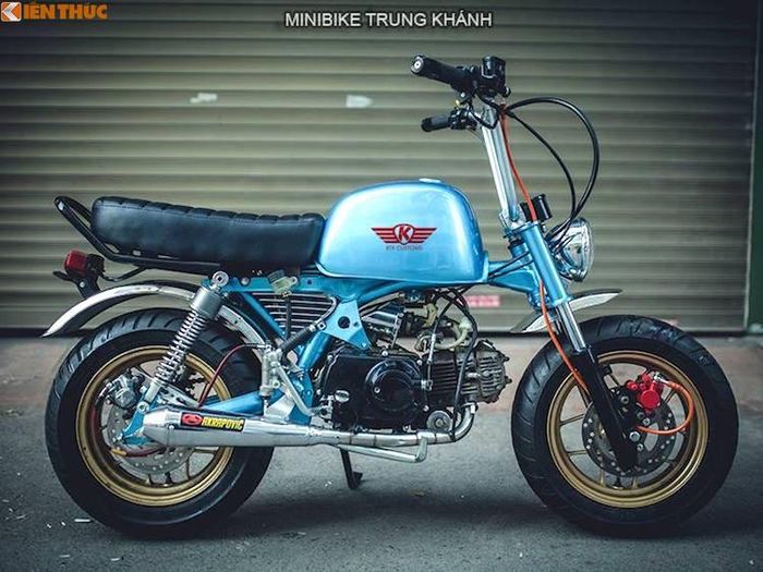 Trên bản độ này, minibike Trung Khánh vẫn giữ nguyên thiết kế của Gorilla với bình xăng đặc trưng. Tuy nhiên, tay lái của xe đã được chế lại với dạng ghi-đông cao và rộng, đem tới tư thế ngồi thẳng lưng tuyệt đối đầy thoải mái.