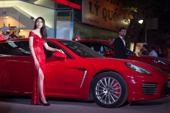 Porsche Panamera S sử dụng gói chăm sóc Ceramic Pro được trưng bầy tại sự kiện