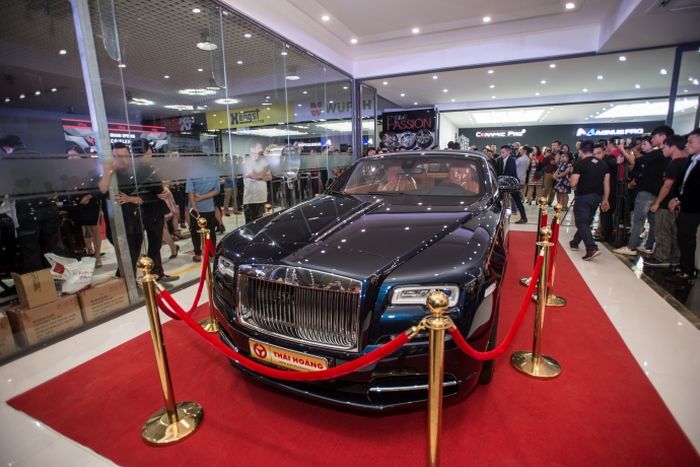 Rolls-Royce Dawn độc nhất vô nhị tại Việt Nam được nhập khẩu bởi Thái Hoàng Auto