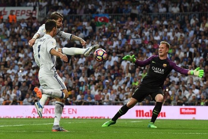 Marc Ter Stegen cứu thua 12 lần cho Barca, thành tích tốt nhất của một thủ môn đội bóng này tính từ mùa 2003/04. 