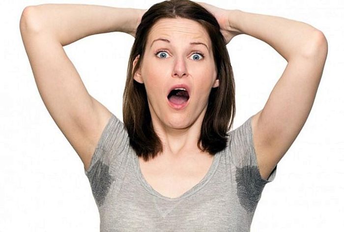  Cách giải độc ở nách: Nách được coi là cái giếng tập trung độc tố của cơ thể. Mồ hôi, sự phát triển của vi khuẩn chỉ là một phần nguyên nhân khiến nách bạn bốc mùi hôi, phần nguyên nhân còn lại chính là do độc tố tụ tập ở nách gây ra.