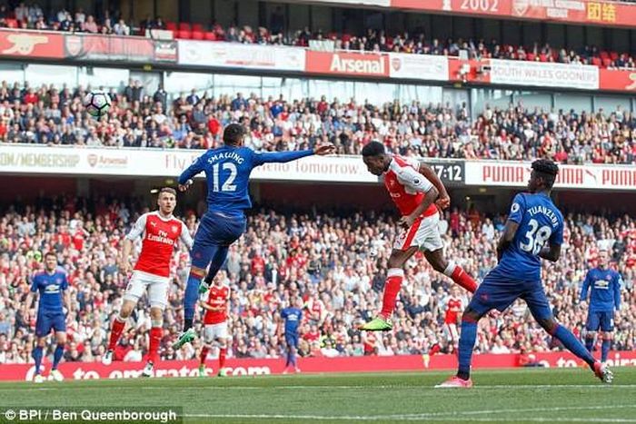 Cận cảnh pha ghi bàn của Welbeck
