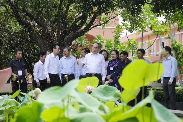 "Tôi xin hứa hết sức mình không phụ lòng của lãnh đạo Đảng và Nhà nước để cùng với lãnh đạo TP, cùng gần 10 triệu đồng bào thành phố tiếp tục công việc mà các lãnh đạo thành phố đã làm", tân Bí thư Thành ủy TP.HCM chia sẻ trong bài phát biểu đầu tiên sau khi nhậm chức.