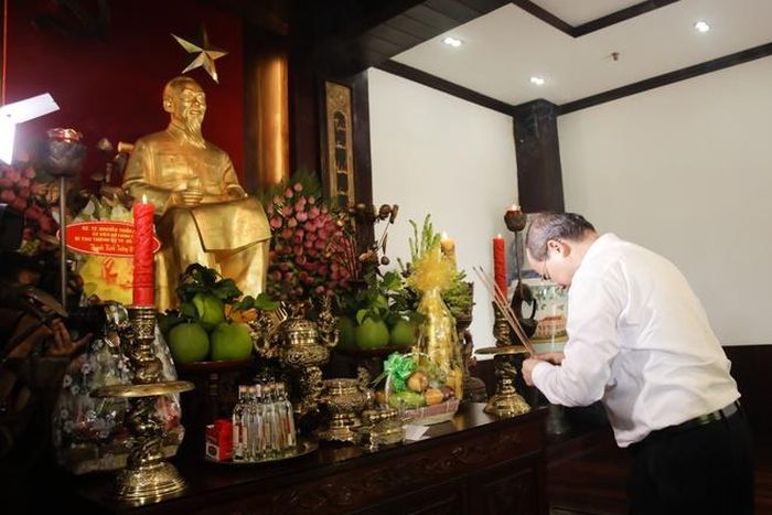 Tân Bí thư Thành ủy TP.HCM từng kinh qua nhiều vị trí công tác tại TP.HCM như cán bộ giảng dạy Đại học Bách khoa TP.HCM; Phó bí thư Thành đoàn TPHCM; Phó hiệu trưởng Đại học Bách khoa TP.HCM; Giám đốc Sở Khoa học, Công nghệ và Môi trường TP.HCM; Phó chủ tịch rồi Phó chủ tịch Thường trực UBND TP.HCM.