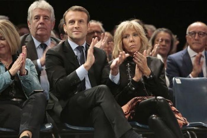 Mặc dù vợ chồng ông Macron không có con chung nhưng tình yêu mà họ dành cho nhau luôn ngọt ngào, tràn đầy hạnh phúc.